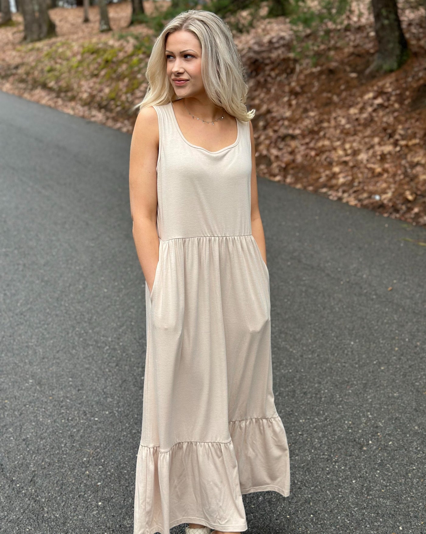 ZESICA Sleeveless Square Neck Tiered Swing Maxi Dress – zesica ZESICA Sleeveless Square Neck Tiered Swing Maxi Dress – zesica